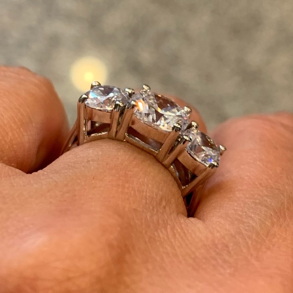 3 stone Wedding Band size 5 6 7 8 9 - Picture 5 of 9